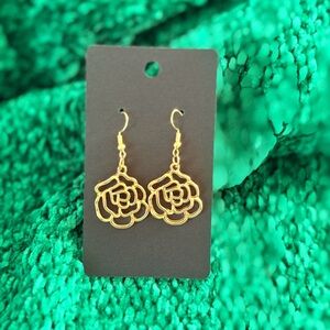 Chic Gold Floral Drop Earrings